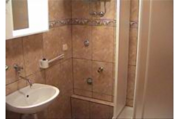 Chorwacja Privát Okrug Donji, Wewnątrz